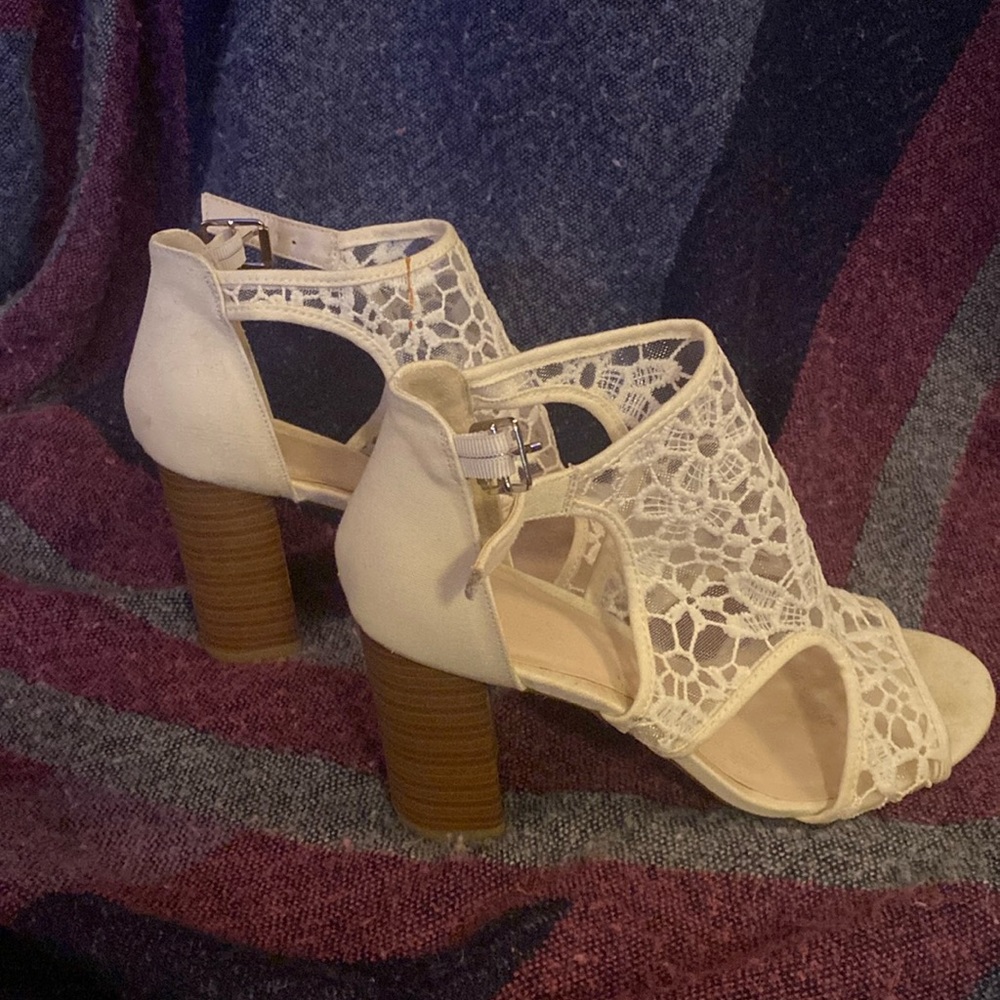 Cute off white lace high heel shoes!